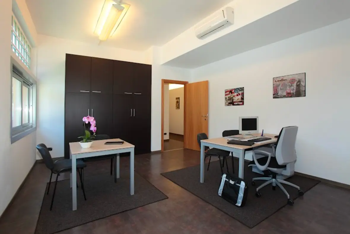 Ufficio arredato Business Point Como